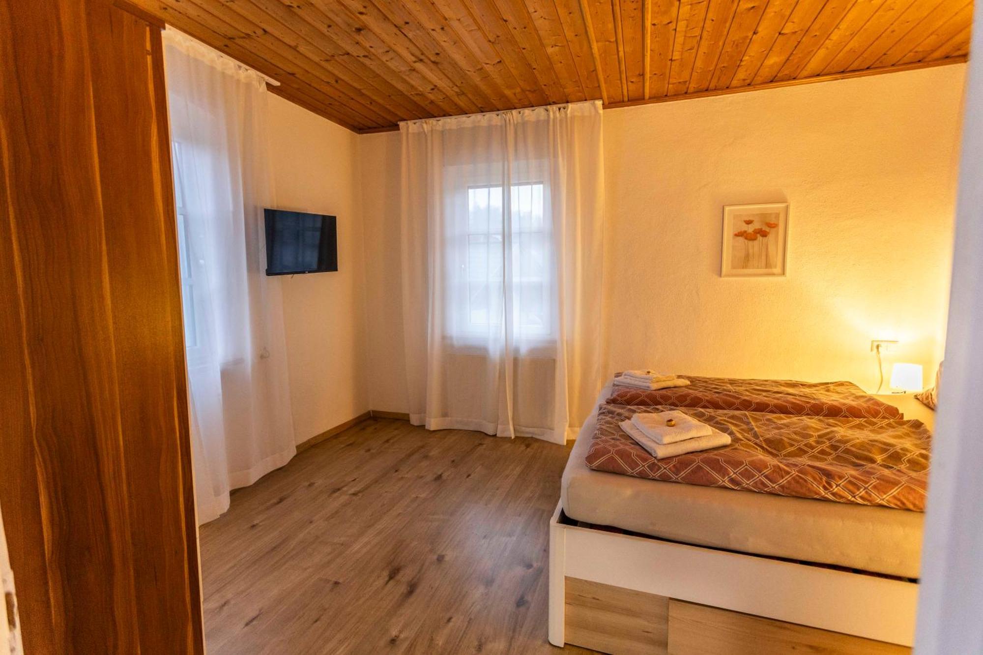 Seebuehnenblick Seeham Dış mekan fotoğraf